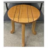 Beautiful Handmade 23' Honey Oak End Table