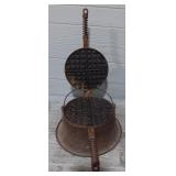 Wagner Cast-Iron 1910 Waffle Maker #8