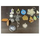 (14) Women's Fashion Brooches
