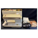 Vtg SINGER Futura II Sewing Machine w/Extras