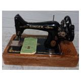 Vintage Singer Sewing Machine w/ Key