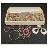 Assortment of Womens Jewelry