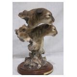 twin Lions sculpture titlrd >