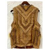 Detailed leatherwork backside>