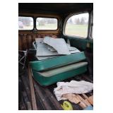 rear seats, not installed >