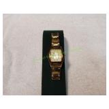 Vtg Ladies Clhong Quartz Gold-Tone Watch