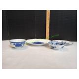 Vtg Blue & White Plates & Bowls