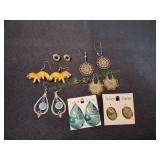 (8) Fashion Jewelry Earrings