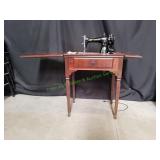 Vtg Singer Sewing Machine in Cabinet