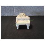 Vtg Ceramic White Trinket Box w/ Sculpted Rose