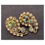 Vtg Gold-Tone Paisley Clip-On Earrings