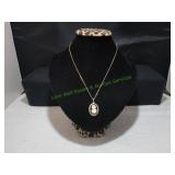 Vtg Gold-Tone Oval Classic Lady Cameo Pendant