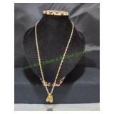 Vtg Gold Tone Pear Shaped Pendant