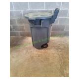 Rubbermaid Brute 32Gallon Wheeled Brute
