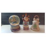 Snow globes Music Bell Plays Let it Snow and