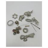 Lot of 12 silver brooches, horse, flowers,