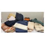 Group of table linens & kitchen towels
