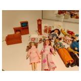 Doll House Furniture, Dolls