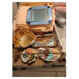 5 Bath Towels & Assorted Bathroom Decor