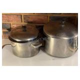 10 Qt and 18 Qt pots w Lids