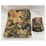 4 place mats and 4 napkins