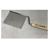 Scrimshaw Cake Cutter