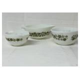 3 Pyrex glass bowls vintage 2 1/2 qt, 1 1/2 qt, 1