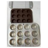 Muffin and mini muffin baking pan with cooling