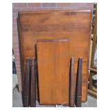 Dining Table w/ Leaf. 40x54in w/o Leaf. Leaf