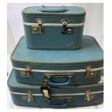 3 piece luggage set. Lockable with keys.