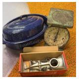 Roasting pan, meat chopper & Scale