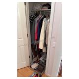 Conent of Entry Closet