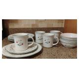 Pfaltzgraff Winterberry Dinnerware Service for 4