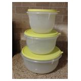 Tupperware Bowl Set