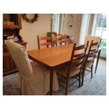 Oak Dinning Table and 6 Chairs