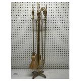 Brace rooster fireplace tools