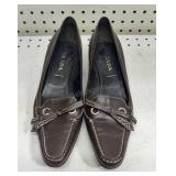 vintage Prada chocolate brown kitten heel Size 8
