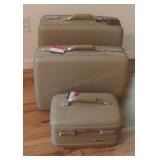 American Tourister 3 Piece Hard Case Handled