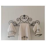 Metal Towel Holder w/Towels