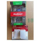 New in pkg l doorknob & Light