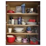 Miscellaneous kitchen supplies lot. Cupï¿½s plates
