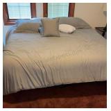 Sealy posturepedic hybrid Large king bed set clean