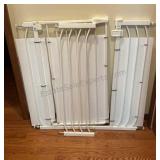 Adjustable sliding gate