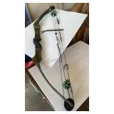Bear Whitetail II Compound Bow, Camouflage riser,