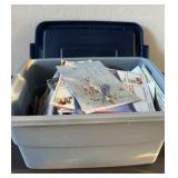 RUBBERMAID ROUGHNECK Bin of Greeting Cards