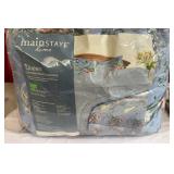 Queen Comforter Set NEW Complete with dust