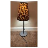 Leapord table lamp