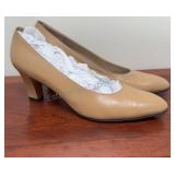 beige leather Salvatore Ferragamo slip-on pumps