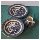 Classic blue Asian pattern dinner ware. 1-12ï¿½in