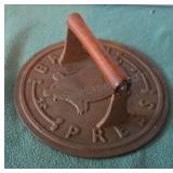 Cast iron bacon press with walnut handle. 8ï¿½ins